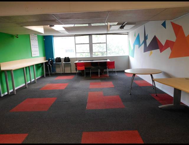 1,005M² OFFICE TO LET IN FERNDALE